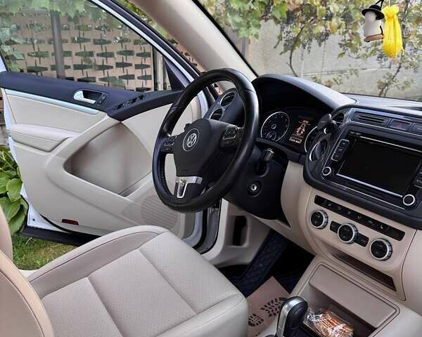 Белый Фольксваген Тигуан, объемом двигателя 1.98 л и пробегом 213 тыс. км за 12700 $, фото 1 на Automoto.ua