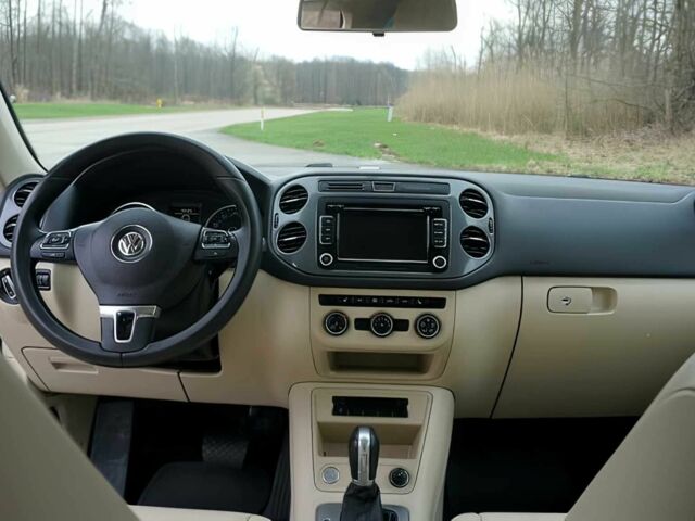 Белый Фольксваген Тигуан, объемом двигателя 2 л и пробегом 75 тыс. км за 9800 $, фото 8 на Automoto.ua