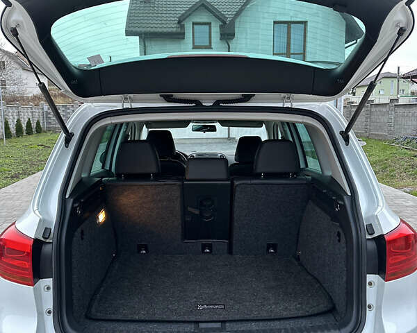 Білий Фольксваген Тігуан, об'ємом двигуна 2 л та пробігом 205 тис. км за 10250 $, фото 27 на Automoto.ua