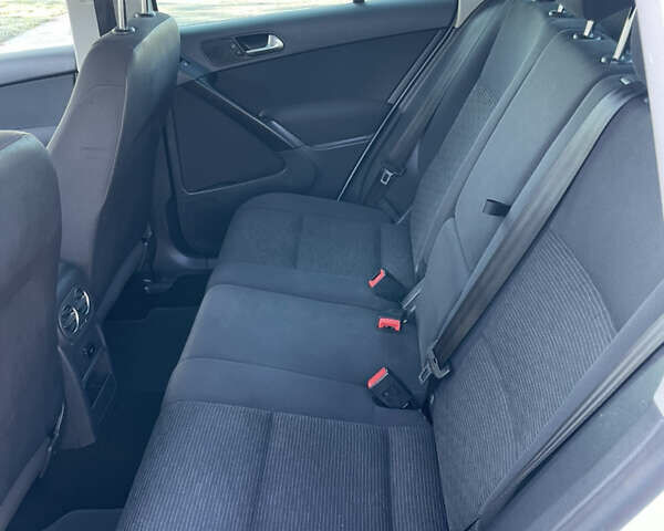 Белый Фольксваген Тигуан, объемом двигателя 2 л и пробегом 283 тыс. км за 10700 $, фото 37 на Automoto.ua