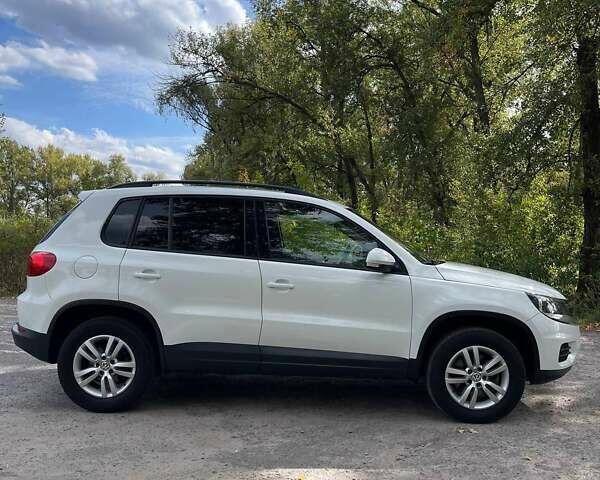 Белый Фольксваген Тигуан, объемом двигателя 1.97 л и пробегом 184 тыс. км за 12400 $, фото 3 на Automoto.ua