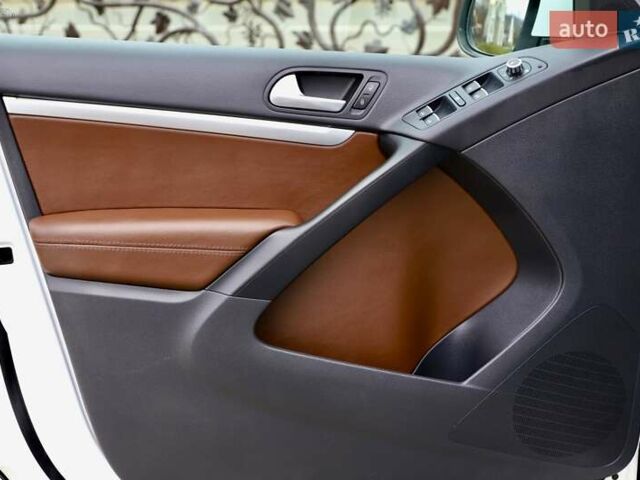 Белый Фольксваген Тигуан, объемом двигателя 2 л и пробегом 130 тыс. км за 16950 $, фото 54 на Automoto.ua