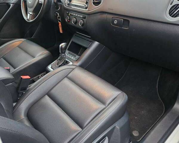 Білий Фольксваген Тігуан, об'ємом двигуна 1.98 л та пробігом 224 тис. км за 11990 $, фото 9 на Automoto.ua