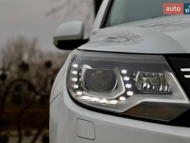 Белый Фольксваген Тигуан, объемом двигателя 2 л и пробегом 130 тыс. км за 16950 $, фото 4 на Automoto.ua