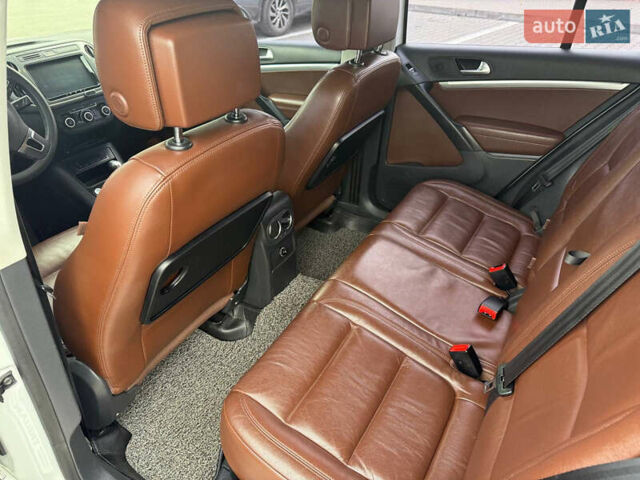 Білий Фольксваген Тігуан, об'ємом двигуна 2 л та пробігом 151 тис. км за 15300 $, фото 28 на Automoto.ua