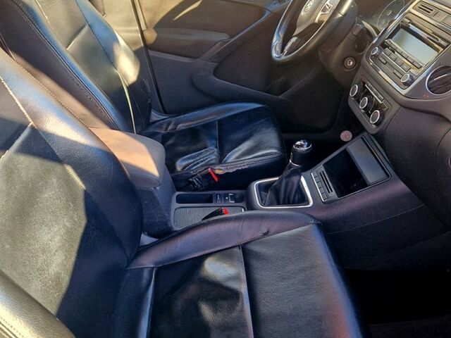 Білий Фольксваген Тігуан, об'ємом двигуна 2 л та пробігом 208 тис. км за 11500 $, фото 3 на Automoto.ua