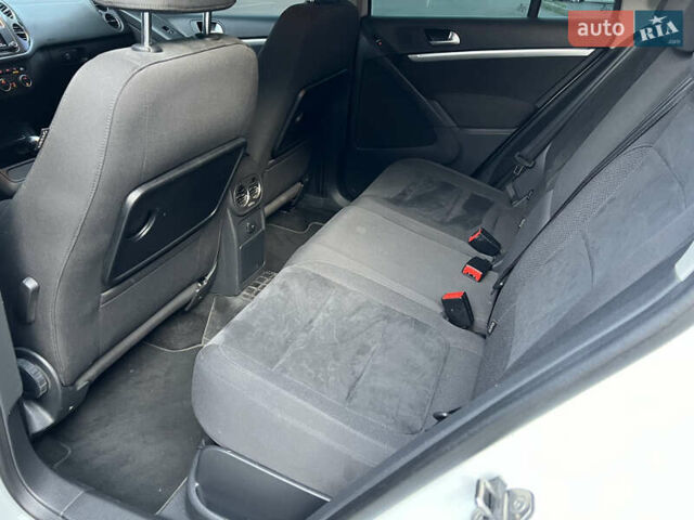 Белый Фольксваген Тигуан, объемом двигателя 1.97 л и пробегом 111 тыс. км за 17000 $, фото 24 на Automoto.ua