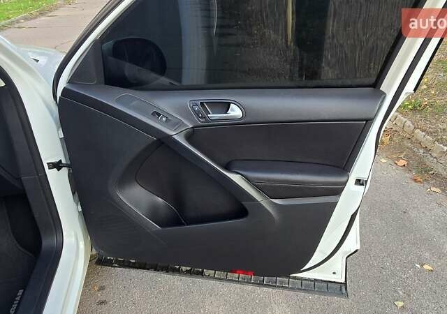 Белый Фольксваген Тигуан, объемом двигателя 1.98 л и пробегом 127 тыс. км за 14700 $, фото 26 на Automoto.ua