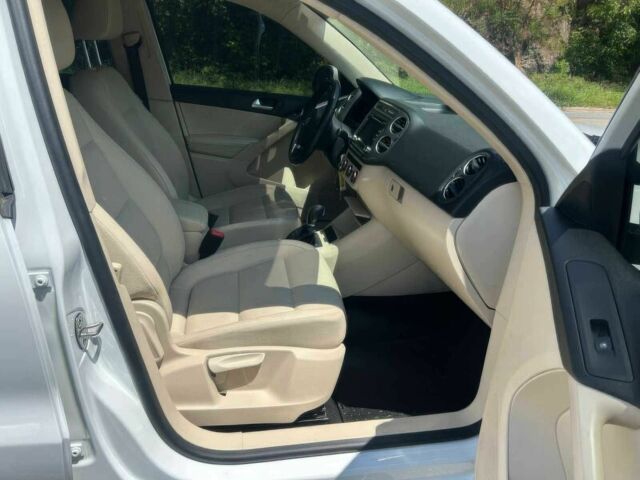 Белый Фольксваген Тигуан, объемом двигателя 2 л и пробегом 78 тыс. км за 9900 $, фото 8 на Automoto.ua