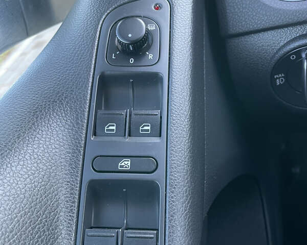 Белый Фольксваген Тигуан, объемом двигателя 2 л и пробегом 283 тыс. км за 10700 $, фото 57 на Automoto.ua