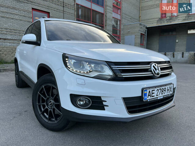 Белый Фольксваген Тигуан, объемом двигателя 1.97 л и пробегом 111 тыс. км за 17000 $, фото 2 на Automoto.ua