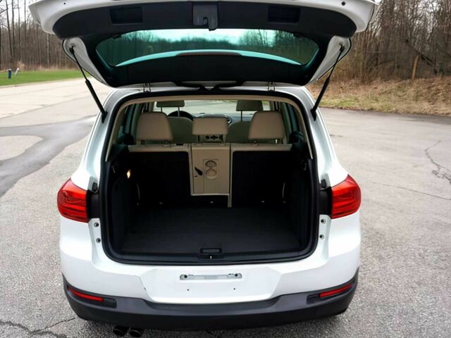 Белый Фольксваген Тигуан, объемом двигателя 2 л и пробегом 75 тыс. км за 9800 $, фото 12 на Automoto.ua