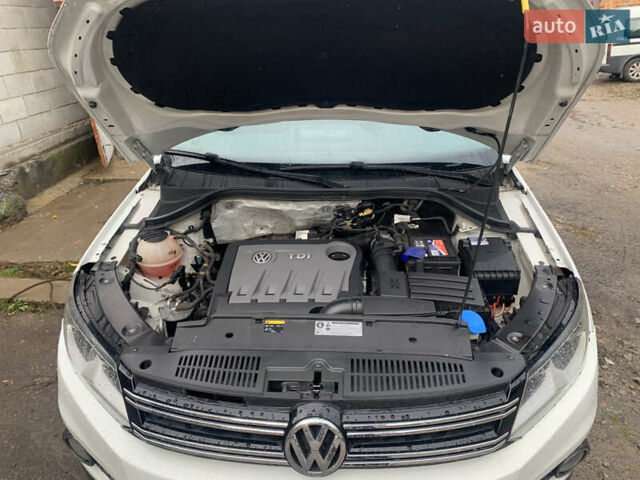 Белый Фольксваген Тигуан, объемом двигателя 1.97 л и пробегом 135 тыс. км за 14000 $, фото 4 на Automoto.ua
