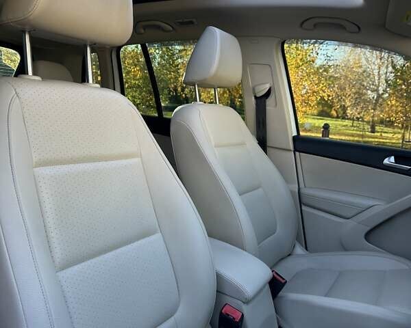 Белый Фольксваген Тигуан, объемом двигателя 1.98 л и пробегом 148 тыс. км за 13800 $, фото 28 на Automoto.ua