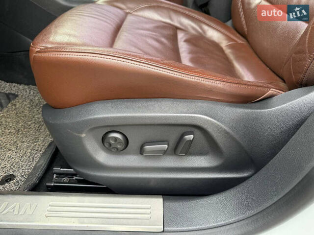 Білий Фольксваген Тігуан, об'ємом двигуна 2 л та пробігом 151 тис. км за 15300 $, фото 23 на Automoto.ua