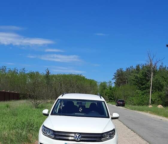 Белый Фольксваген Тигуан, объемом двигателя 1.98 л и пробегом 159 тыс. км за 13000 $, фото 2 на Automoto.ua