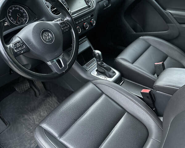 Білий Фольксваген Тігуан, об'ємом двигуна 2 л та пробігом 205 тис. км за 10250 $, фото 15 на Automoto.ua