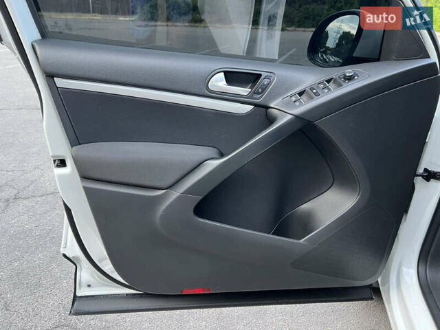 Белый Фольксваген Тигуан, объемом двигателя 1.97 л и пробегом 111 тыс. км за 17000 $, фото 15 на Automoto.ua