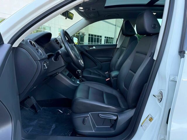 Білий Фольксваген Тігуан, об'ємом двигуна 2 л та пробігом 72 тис. км за 5400 $, фото 8 на Automoto.ua