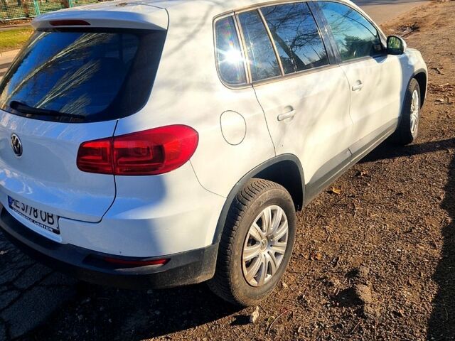 Білий Фольксваген Тігуан, об'ємом двигуна 2 л та пробігом 208 тис. км за 11500 $, фото 1 на Automoto.ua