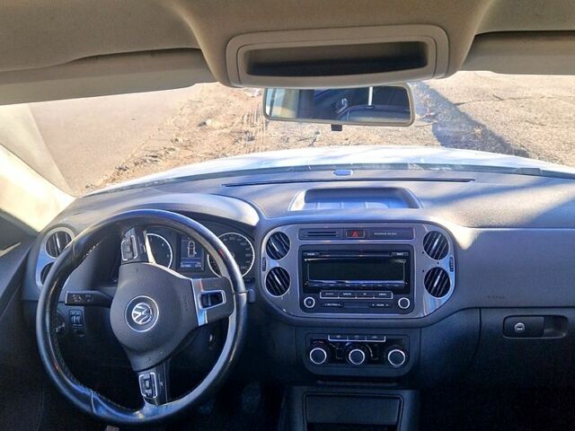 Білий Фольксваген Тігуан, об'ємом двигуна 2 л та пробігом 208 тис. км за 11500 $, фото 7 на Automoto.ua