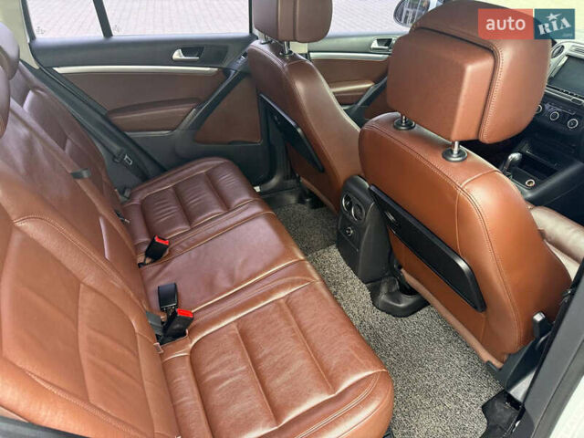 Білий Фольксваген Тігуан, об'ємом двигуна 2 л та пробігом 151 тис. км за 15300 $, фото 44 на Automoto.ua