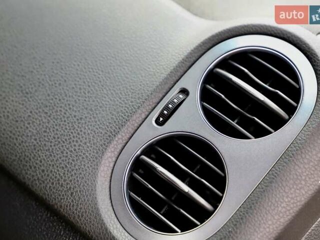 Белый Фольксваген Тигуан, объемом двигателя 2 л и пробегом 130 тыс. км за 16950 $, фото 70 на Automoto.ua