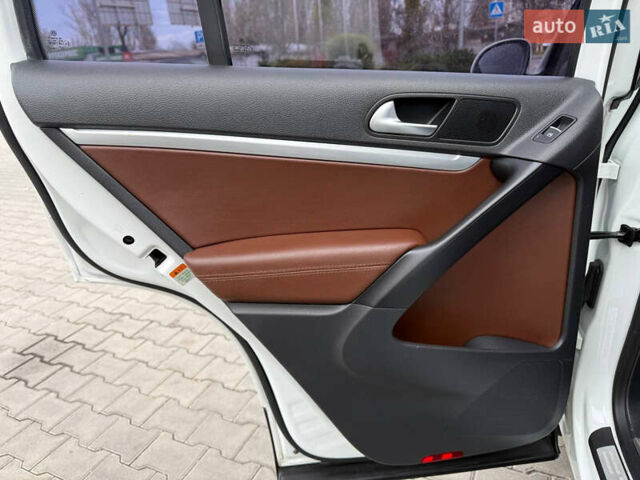 Білий Фольксваген Тігуан, об'ємом двигуна 2 л та пробігом 151 тис. км за 15300 $, фото 27 на Automoto.ua