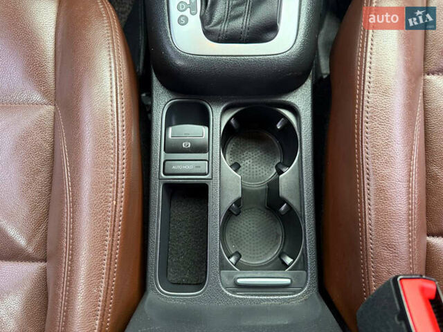 Білий Фольксваген Тігуан, об'ємом двигуна 2 л та пробігом 151 тис. км за 15300 $, фото 31 на Automoto.ua