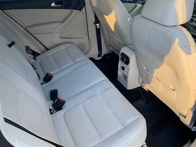 Білий Фольксваген Тігуан, об'ємом двигуна 2 л та пробігом 127 тис. км за 9500 $, фото 7 на Automoto.ua