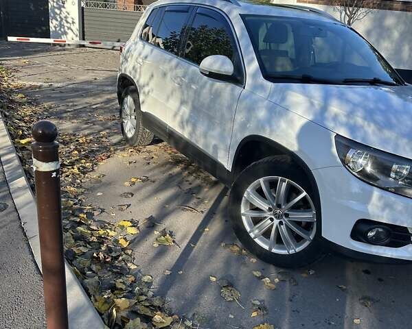 Белый Фольксваген Тигуан, объемом двигателя 1.98 л и пробегом 148 тыс. км за 13800 $, фото 2 на Automoto.ua