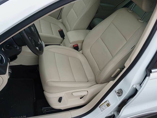 Белый Фольксваген Тигуан, объемом двигателя 2 л и пробегом 75 тыс. км за 9800 $, фото 7 на Automoto.ua