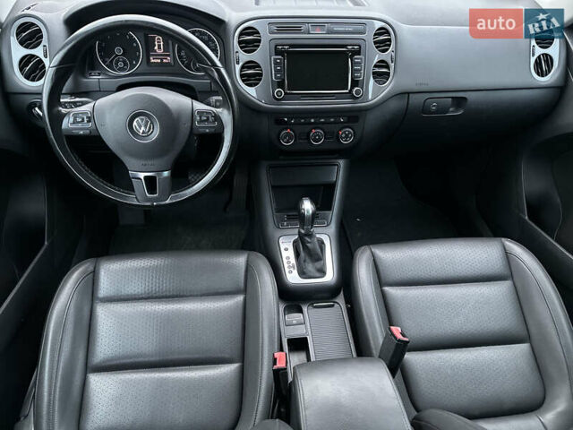 Білий Фольксваген Тігуан, об'ємом двигуна 2 л та пробігом 205 тис. км за 10250 $, фото 18 на Automoto.ua