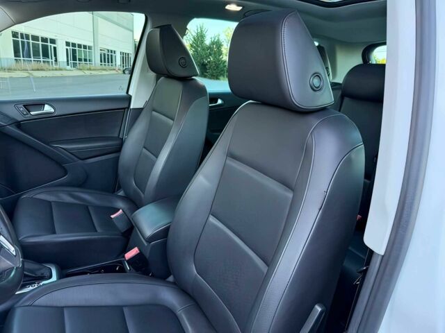 Білий Фольксваген Тігуан, об'ємом двигуна 2 л та пробігом 72 тис. км за 5400 $, фото 9 на Automoto.ua