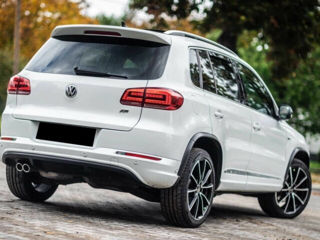 Белый Фольксваген Тигуан, объемом двигателя 2 л и пробегом 119 тыс. км за 6000 $, фото 3 на Automoto.ua