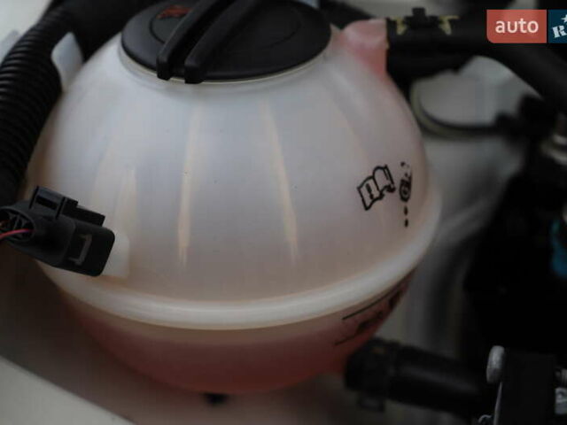 Белый Фольксваген Тигуан, объемом двигателя 2 л и пробегом 130 тыс. км за 16950 $, фото 110 на Automoto.ua