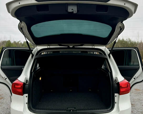 Белый Фольксваген Тигуан, объемом двигателя 1.98 л и пробегом 283 тыс. км за 12500 $, фото 11 на Automoto.ua