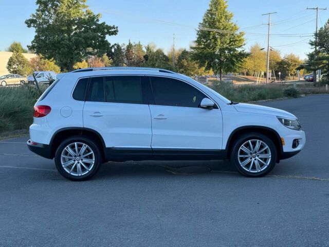 Білий Фольксваген Тігуан, об'ємом двигуна 2 л та пробігом 72 тис. км за 5400 $, фото 7 на Automoto.ua