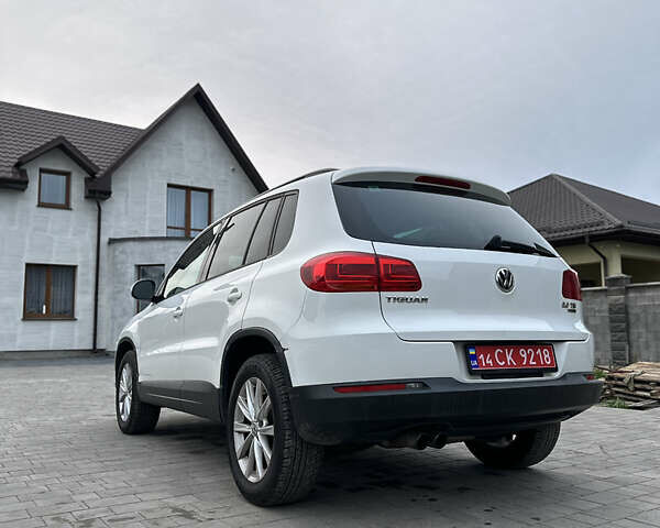 Білий Фольксваген Тігуан, об'ємом двигуна 2 л та пробігом 205 тис. км за 10250 $, фото 13 на Automoto.ua