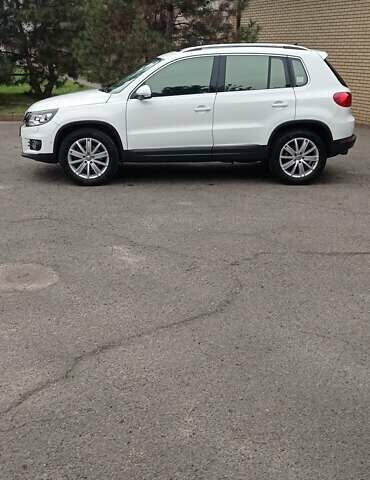 Белый Фольксваген Тигуан, объемом двигателя 1.97 л и пробегом 117 тыс. км за 18200 $, фото 2 на Automoto.ua