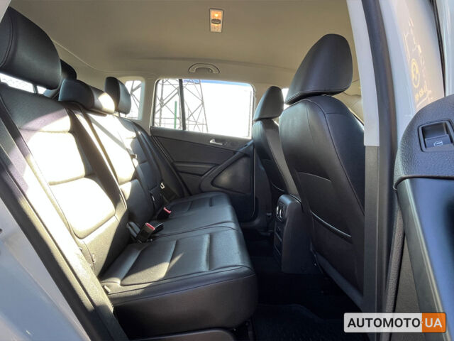 Белый Фольксваген Тигуан, объемом двигателя 2 л и пробегом 186 тыс. км за 14000 $, фото 23 на Automoto.ua