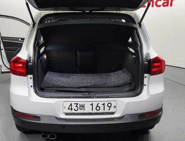 Белый Фольксваген Тигуан, объемом двигателя 2 л и пробегом 137 тыс. км за 13500 $, фото 4 на Automoto.ua