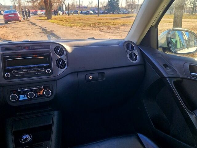 Білий Фольксваген Тігуан, об'ємом двигуна 2 л та пробігом 208 тис. км за 11500 $, фото 4 на Automoto.ua