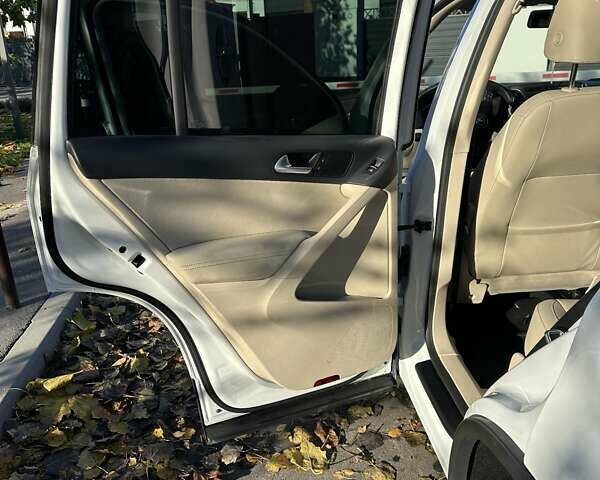 Белый Фольксваген Тигуан, объемом двигателя 1.98 л и пробегом 148 тыс. км за 13800 $, фото 23 на Automoto.ua