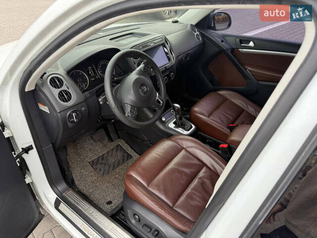 Білий Фольксваген Тігуан, об'ємом двигуна 2 л та пробігом 151 тис. км за 15300 $, фото 21 на Automoto.ua