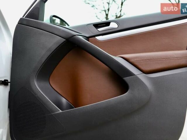 Белый Фольксваген Тигуан, объемом двигателя 2 л и пробегом 130 тыс. км за 16950 $, фото 71 на Automoto.ua