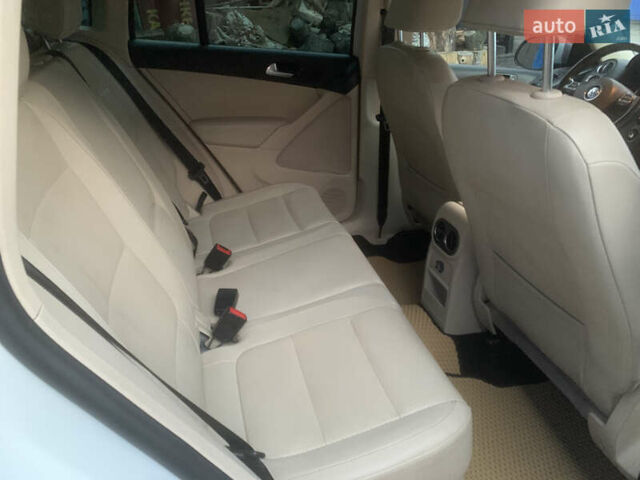 Білий Фольксваген Тігуан, об'ємом двигуна 1.98 л та пробігом 232 тис. км за 11000 $, фото 10 на Automoto.ua