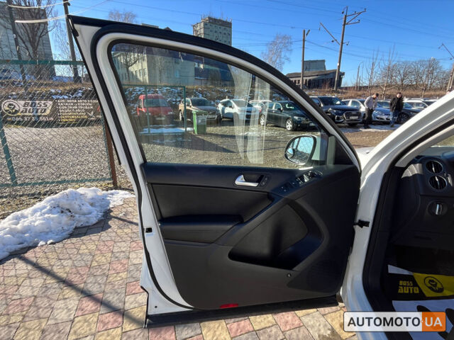 Белый Фольксваген Тигуан, объемом двигателя 2 л и пробегом 186 тыс. км за 14000 $, фото 8 на Automoto.ua