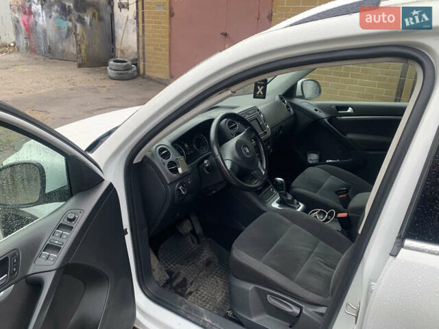 Белый Фольксваген Тигуан, объемом двигателя 1.97 л и пробегом 135 тыс. км за 14000 $, фото 5 на Automoto.ua