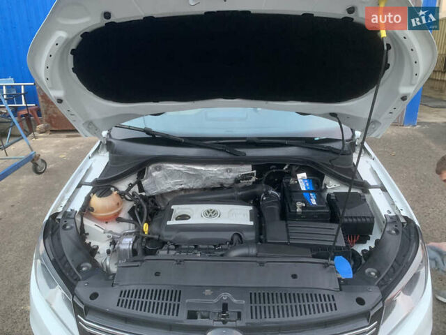 Білий Фольксваген Тігуан, об'ємом двигуна 1.98 л та пробігом 232 тис. км за 11000 $, фото 11 на Automoto.ua